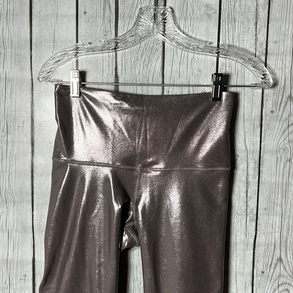 Old navy active silver shine powersoft extra high rise leggings - Picture 2 of 10